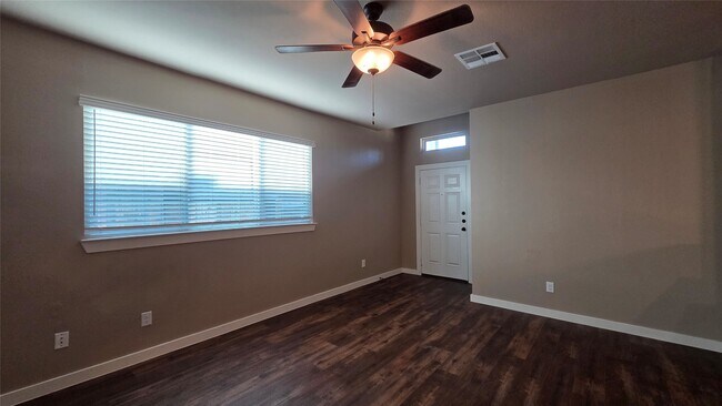Building Photo - 9860 Grosbeak Ln