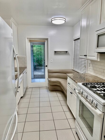 Building Photo - 5518 Riviera Way