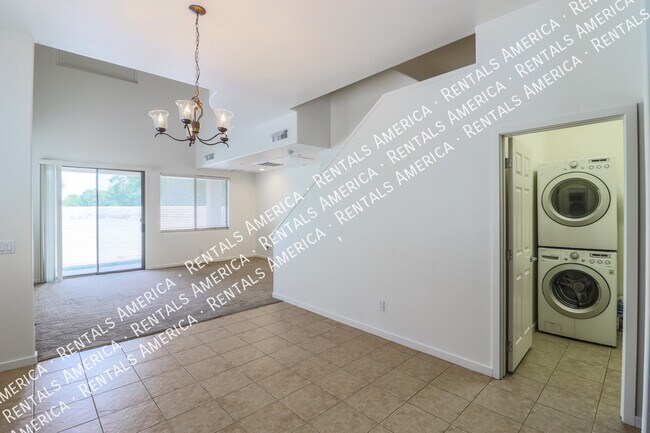 Building Photo - 544 N Alma School Rd