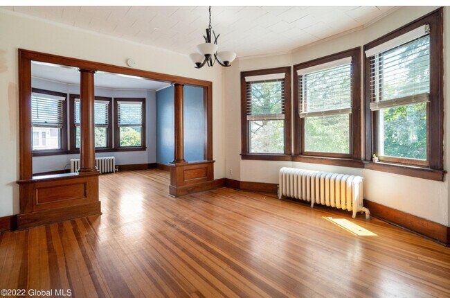 Building Photo - 17 Putnam St