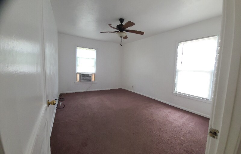 Building Photo - 641 Robinson St