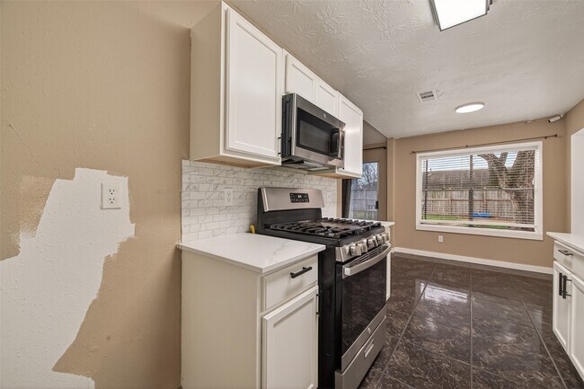 Building Photo - 614 Northaire Dr