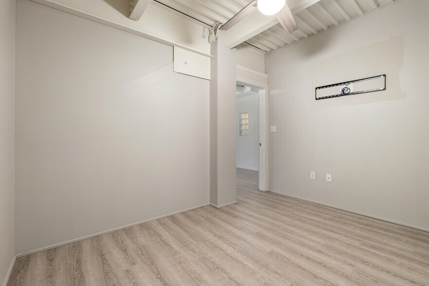 Building Photo - 367 Auden Ave