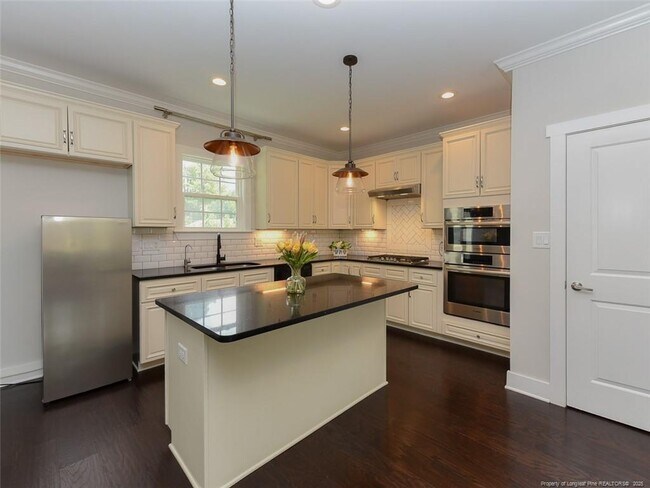 Building Photo - 723 Lindley Dr
