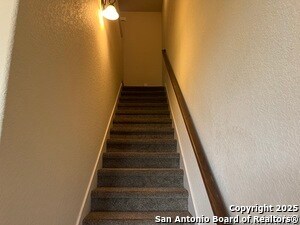 Building Photo - 522 Creekside Cir