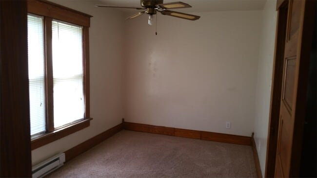 Building Photo - 619 W Elm St