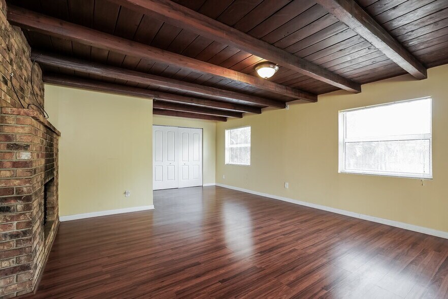 Building Photo - 1887 Sunset Pl