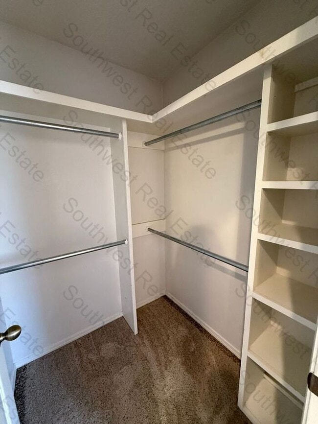 Building Photo - Spacious 2 bedroom 2 Bath apartment-WILL ACCEPT A SMALL PET- ALL BILL'S PAID!