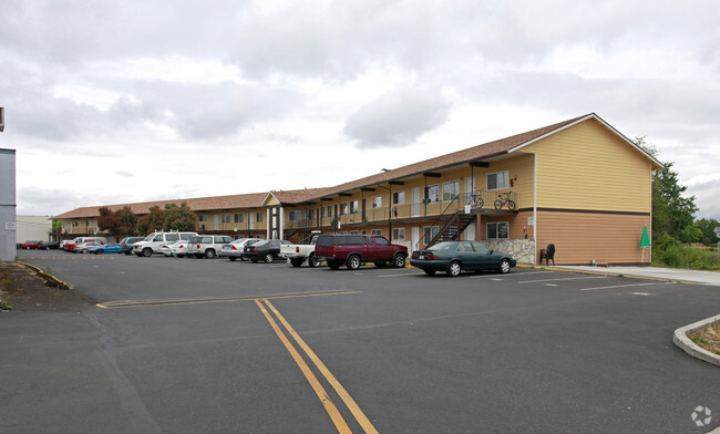 Primary Photo - Royal Manor Apartments