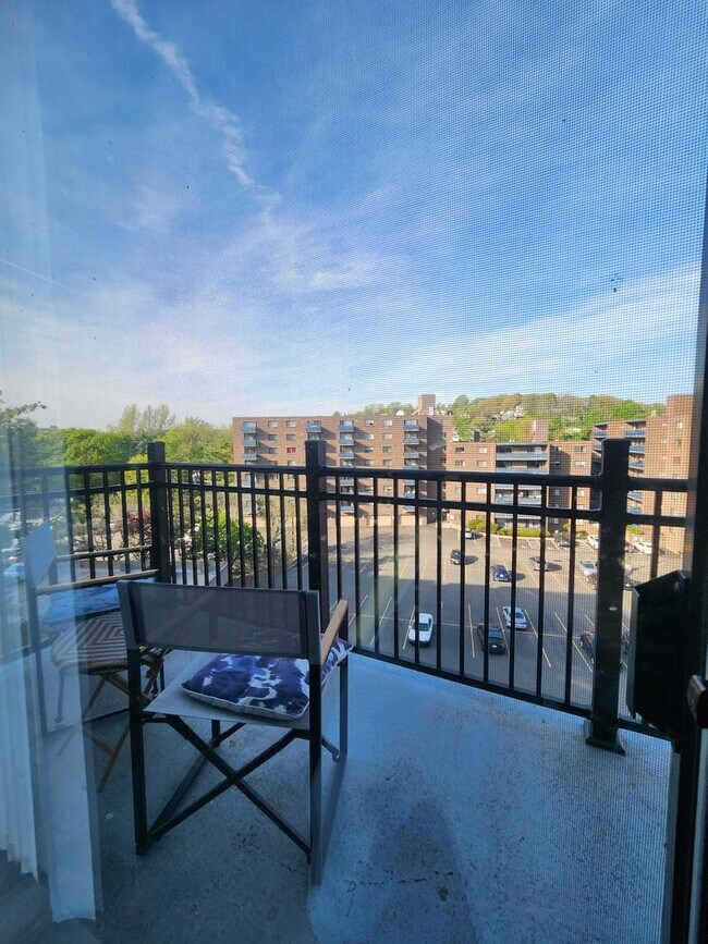 Building Photo - Watertown - 2 Bedroom Apartment - 9/1  **NO FEE*