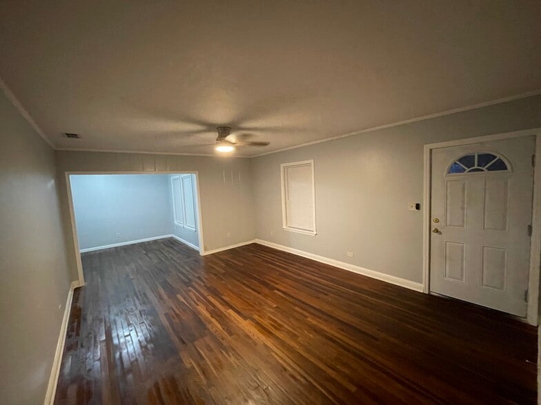 Living & Dining - 229 W George St