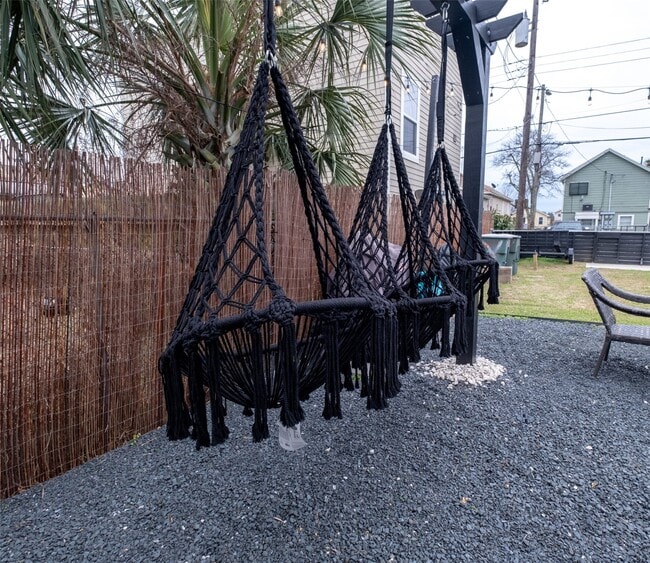 Building Photo - 4017 M Ave