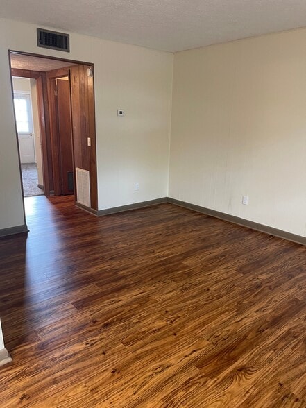 Building Photo - 539 E Morgan St