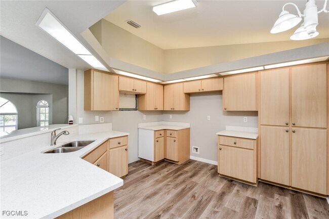 Building Photo - 2810 Beloit Terrace