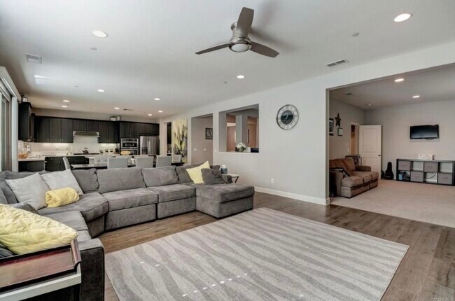 Building Photo - 445 Adobe Estates Dr