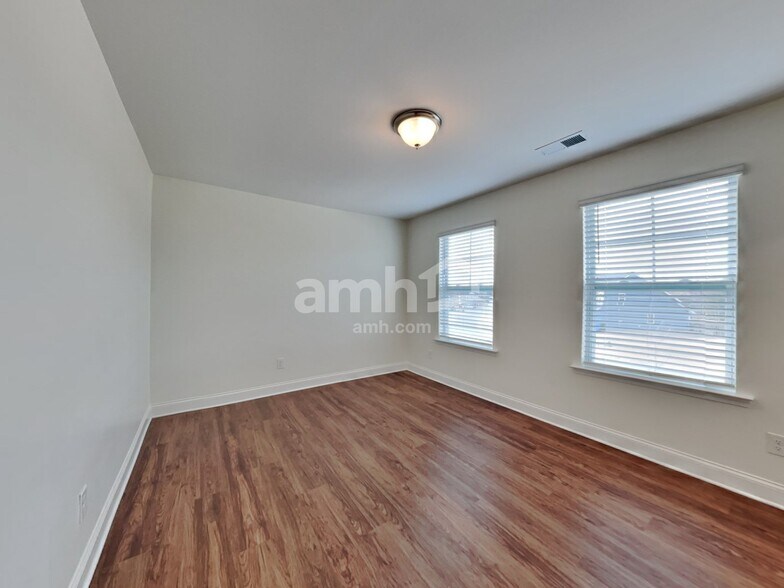 Building Photo - 151 Twin River Dr