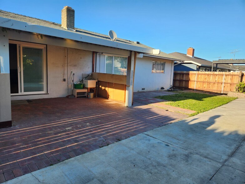 Building Photo - 1940 65th Ave