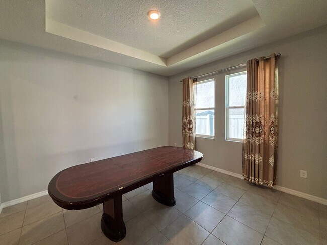 Building Photo - Large home in central Ocala location - Won't last