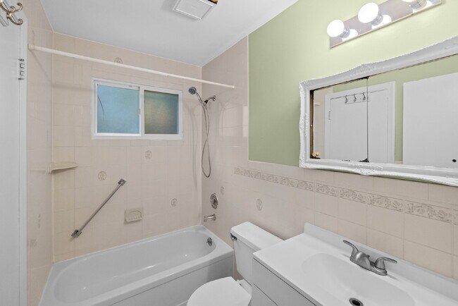 Building Photo - Convenient, Spacious and Affordable 4BR ho...