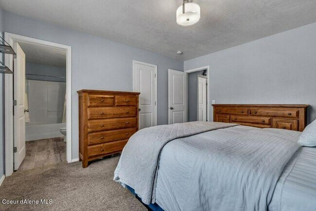 Building Photo - 3-Bedroom Home in The Landings – Fully Fenced Yard & 2-Car Garage