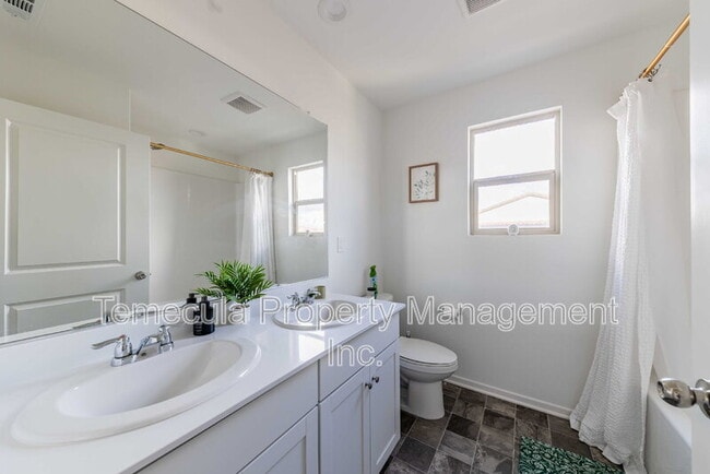 Building Photo - 4872 Goldfinch St