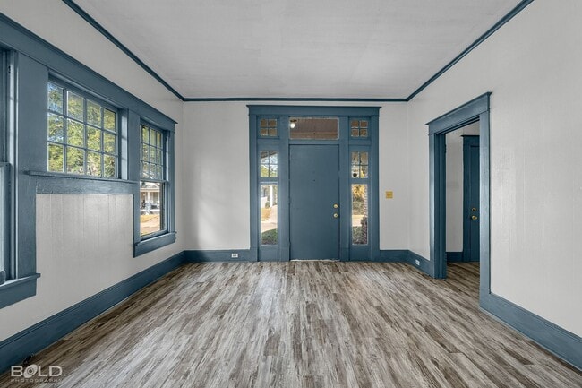 Building Photo - 409 Merrick St