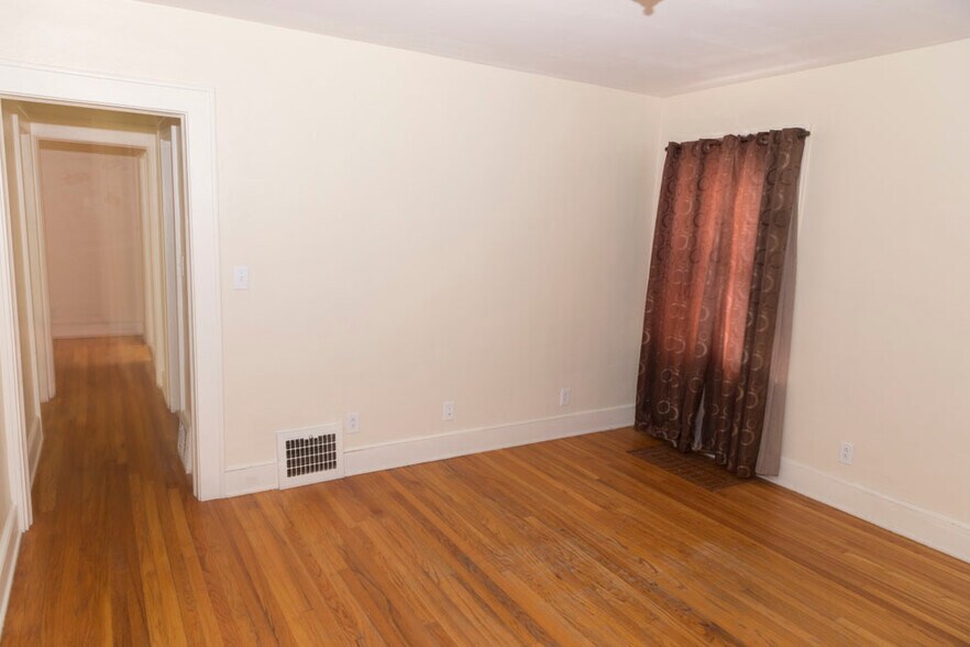 Livingroom - 31 Clarendon St