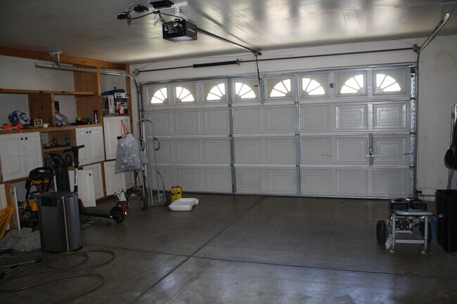 Building Photo - 2119 Foxglove Ct