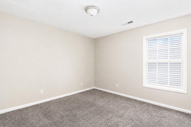 Building Photo - 565 Wellington Gardens Dr