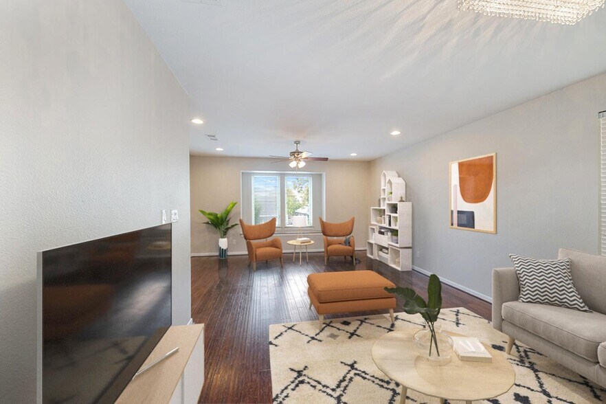 Building Photo - Stylish M Streets townhouse with modern interior & fenced yard