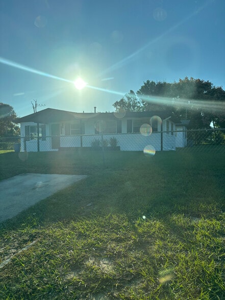 Building Photo - 5500 Huber Dr