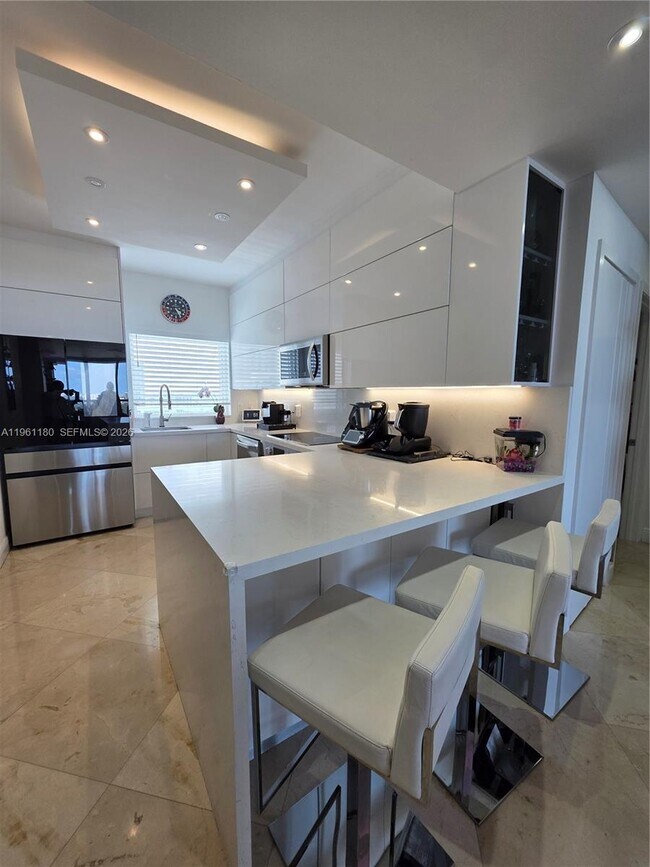 Building Photo - 601 NE 36th St