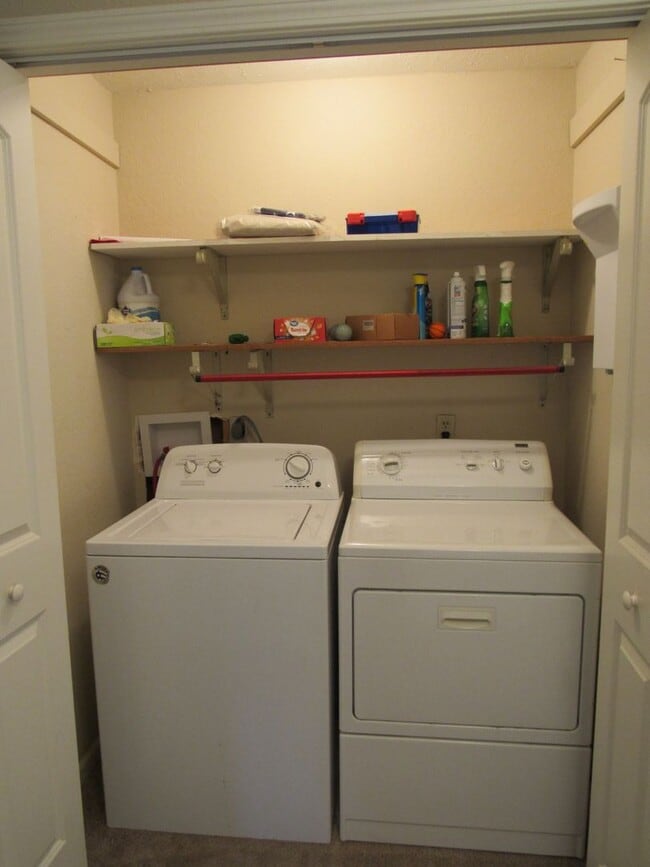 Building Photo - Top floor 2 bedroom condo in Camdenton