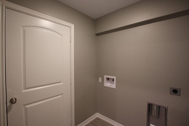Building Photo - 6318 Villa Rosa Way