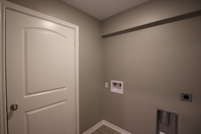 Building Photo - Beautiful 3 Bedroom 2 Bathroom Townhouse in South Tyler! Now offering 1/2 OFF FIRST FULL MONTHS R...