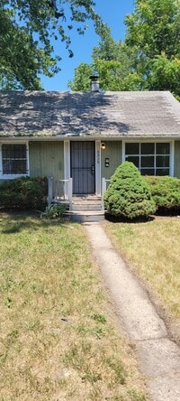Building Photo - 50% discount on first month's rent with ap...