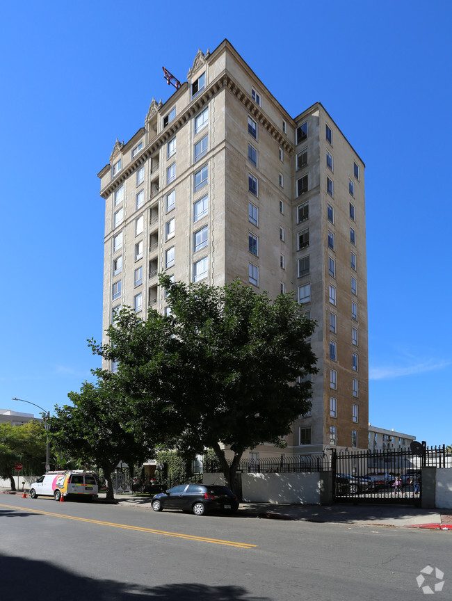 Building Photo - The Fontenoy