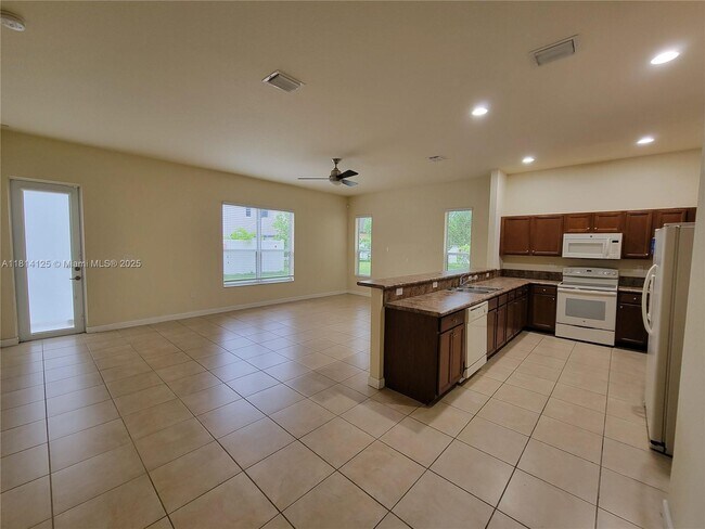 Building Photo - 9282 SW 171st Ct