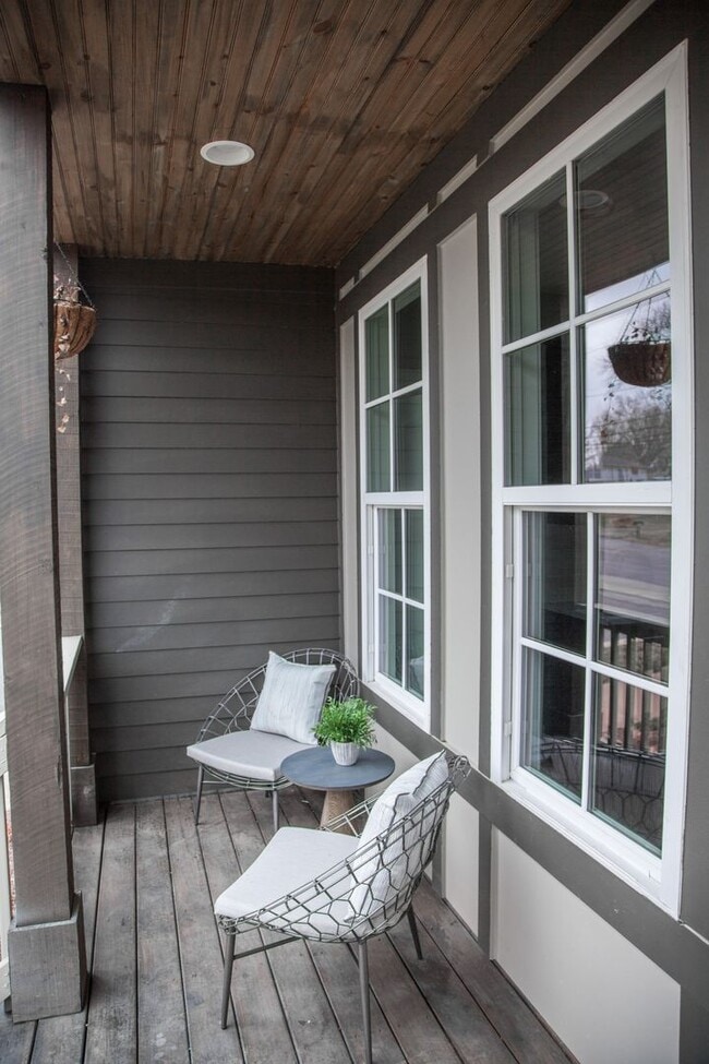 Building Photo - 3 Bed, 3.5 Bath Home w/ 2 Car Garage in East Nashville