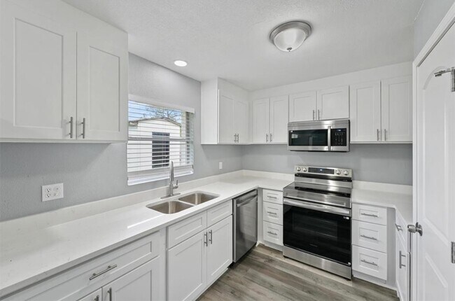 Building Photo - 405 Kelly Ln