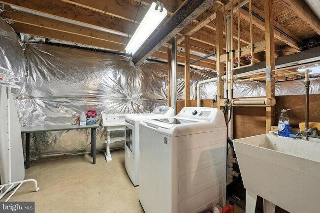 Building Photo - 9571 Basilwood Dr