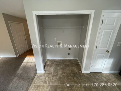 Building Photo - 124 Pin Oak Trail