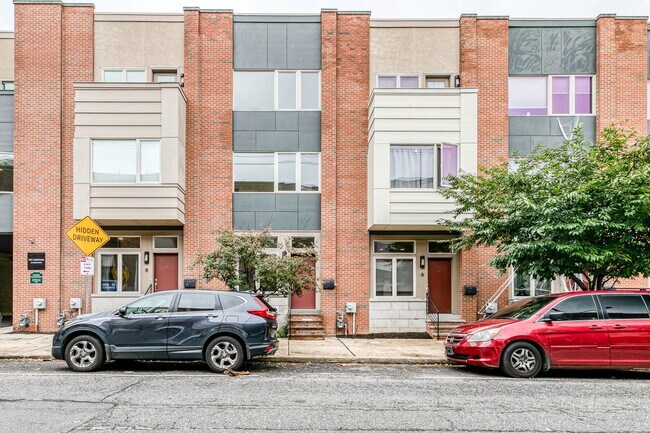 Building Photo - Northern Liberties Townhome with Parking!