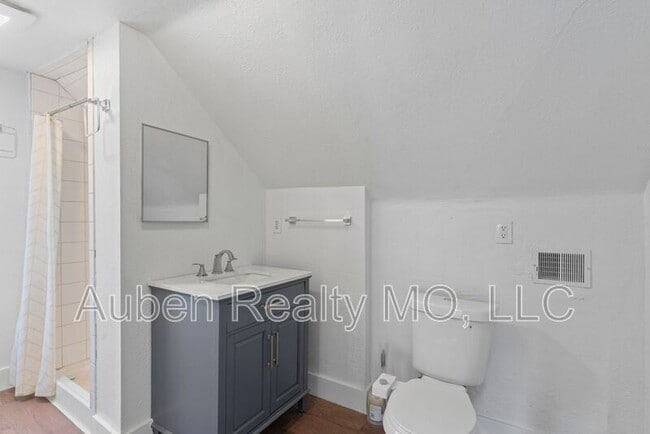 Building Photo - 3825 Walnut St