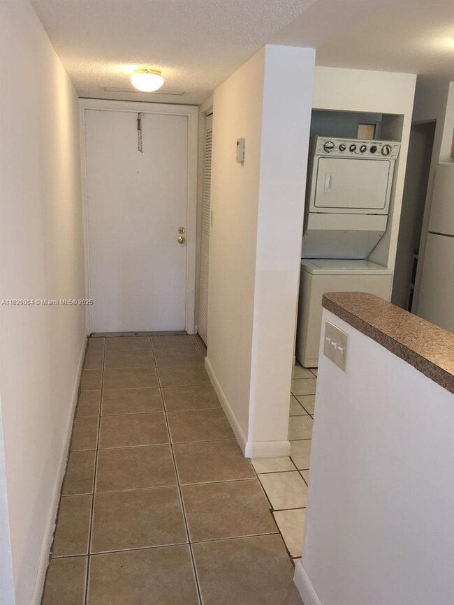 Building Photo - 8060 N Colony Cir