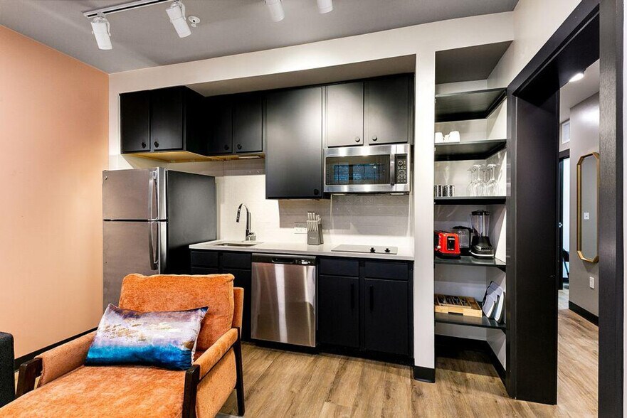 Building Photo - 611 Commerce St