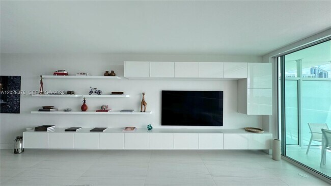 Building Photo - 400 Sunny Isles Blvd