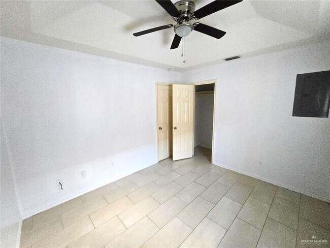 Building Photo - 17 West Dr