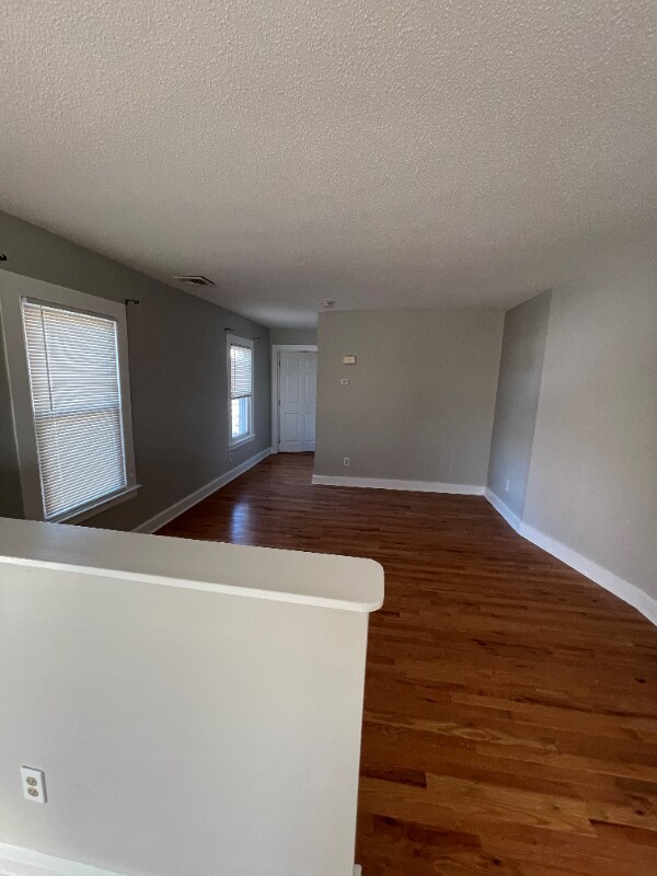 Building Photo - 36 School St