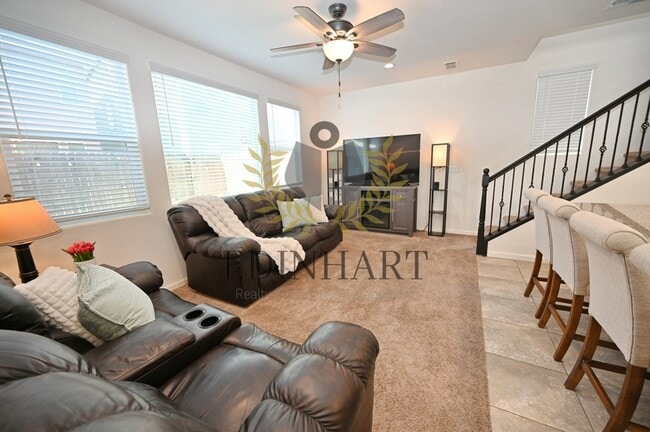 Building Photo - 893 Fir St W